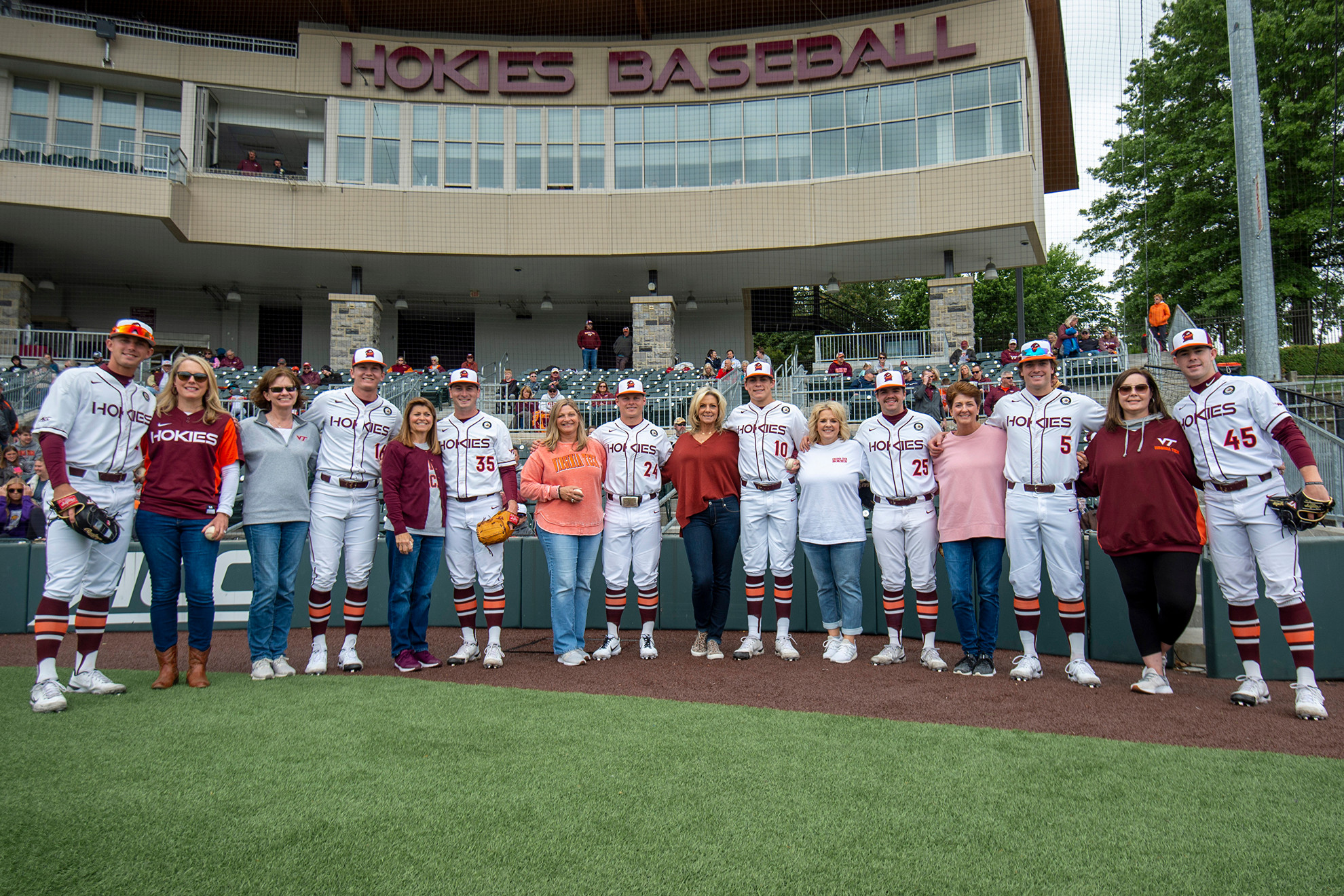 201_firstpitch_22BS_vn2_JEH_171E