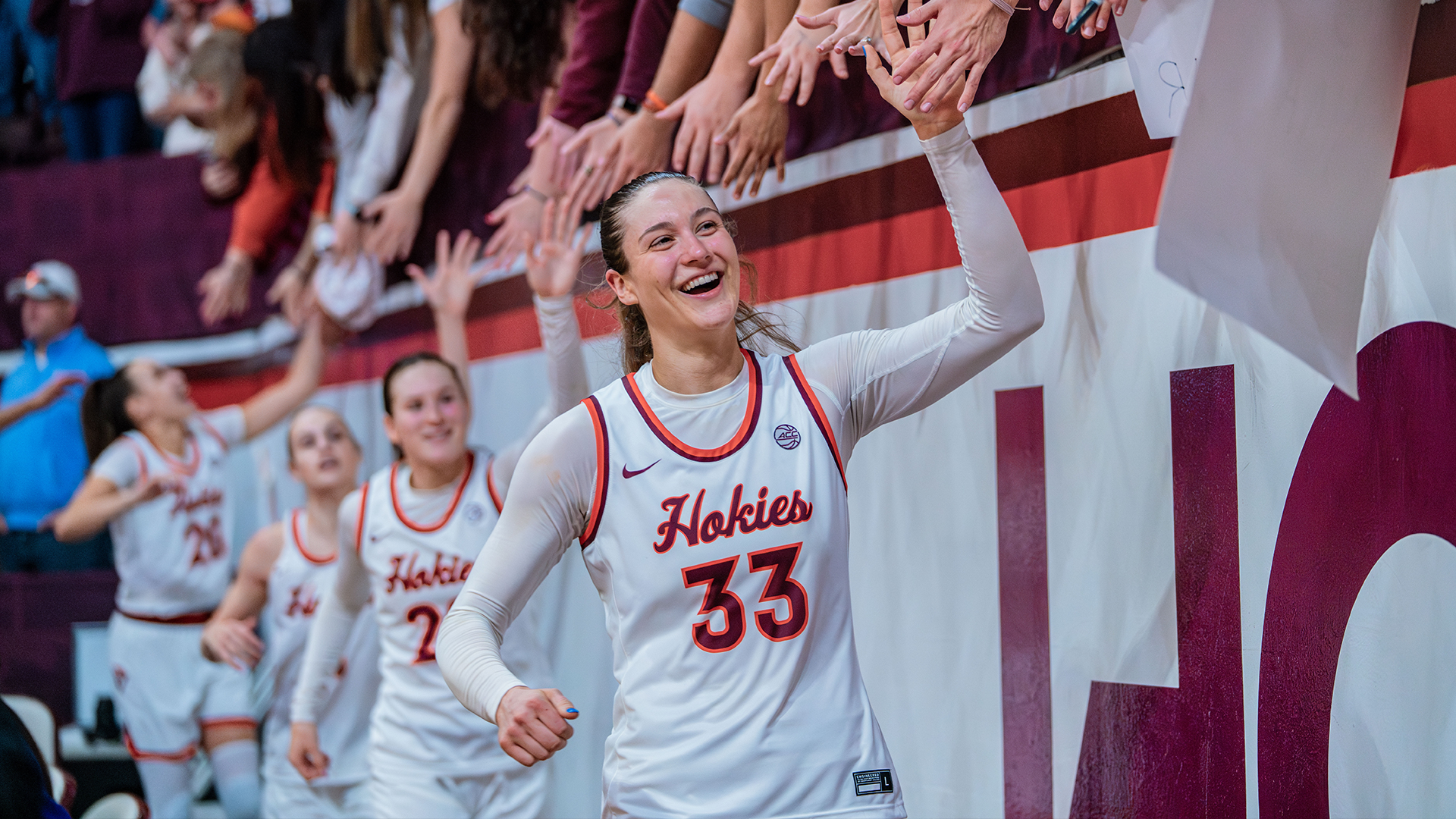 Elizabeth Kitley a finalist for the Lisa Leslie Award